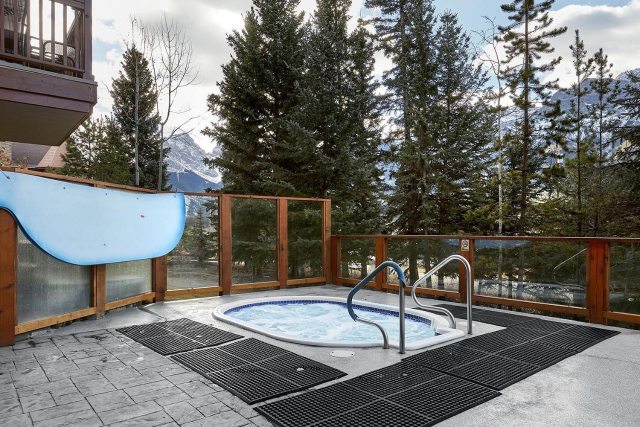 Mountain View Escape With Open Hot Tub, Views!! Villa Canmore Kültér fotó